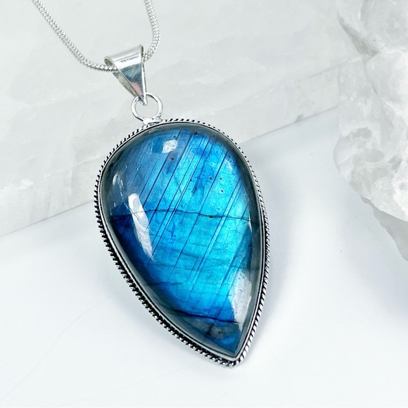 *SOLD* Chunky Large Blue Labradorite Pendant Necklace Pear Cut New Silver 925 - Picture 3 of 10